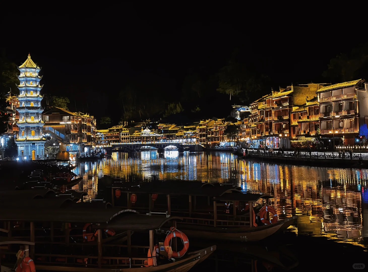 Fenghuang Ancient Town:เมืองโบราณสวรรค์ที่ทุกคนต้องไปเยือน!