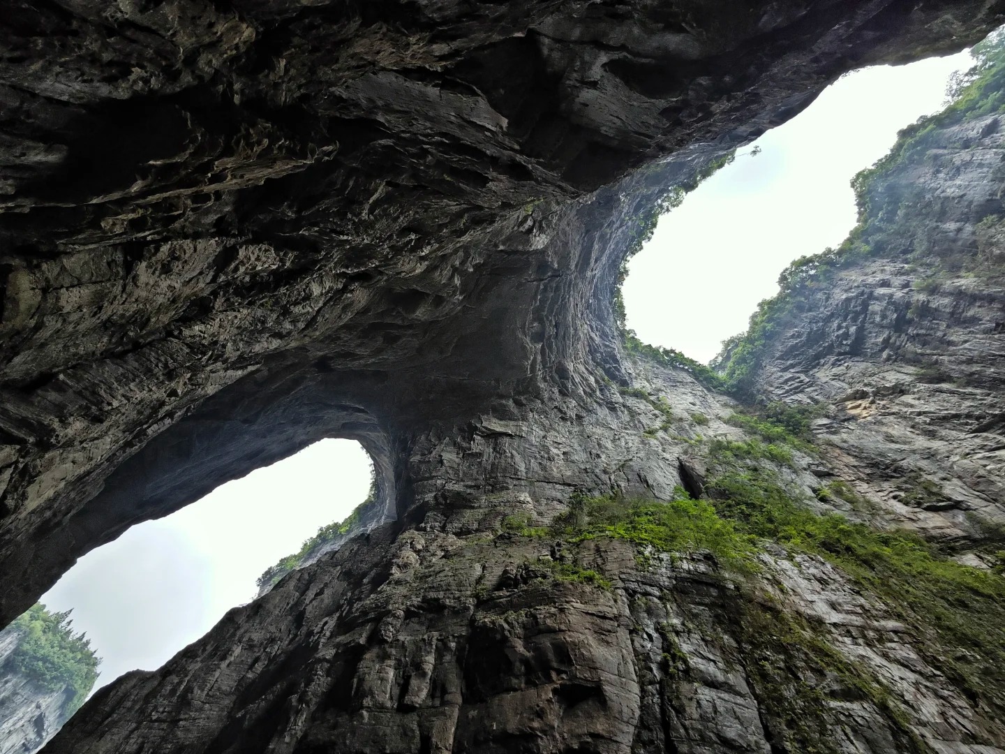 Wulong Natural Three Bridges: การเดินทางท่องเที่ยวมหัศจรรย์แห่งขุนเขาและสายน้ำสำหรับนักท่องเที่ยวชาวไทย