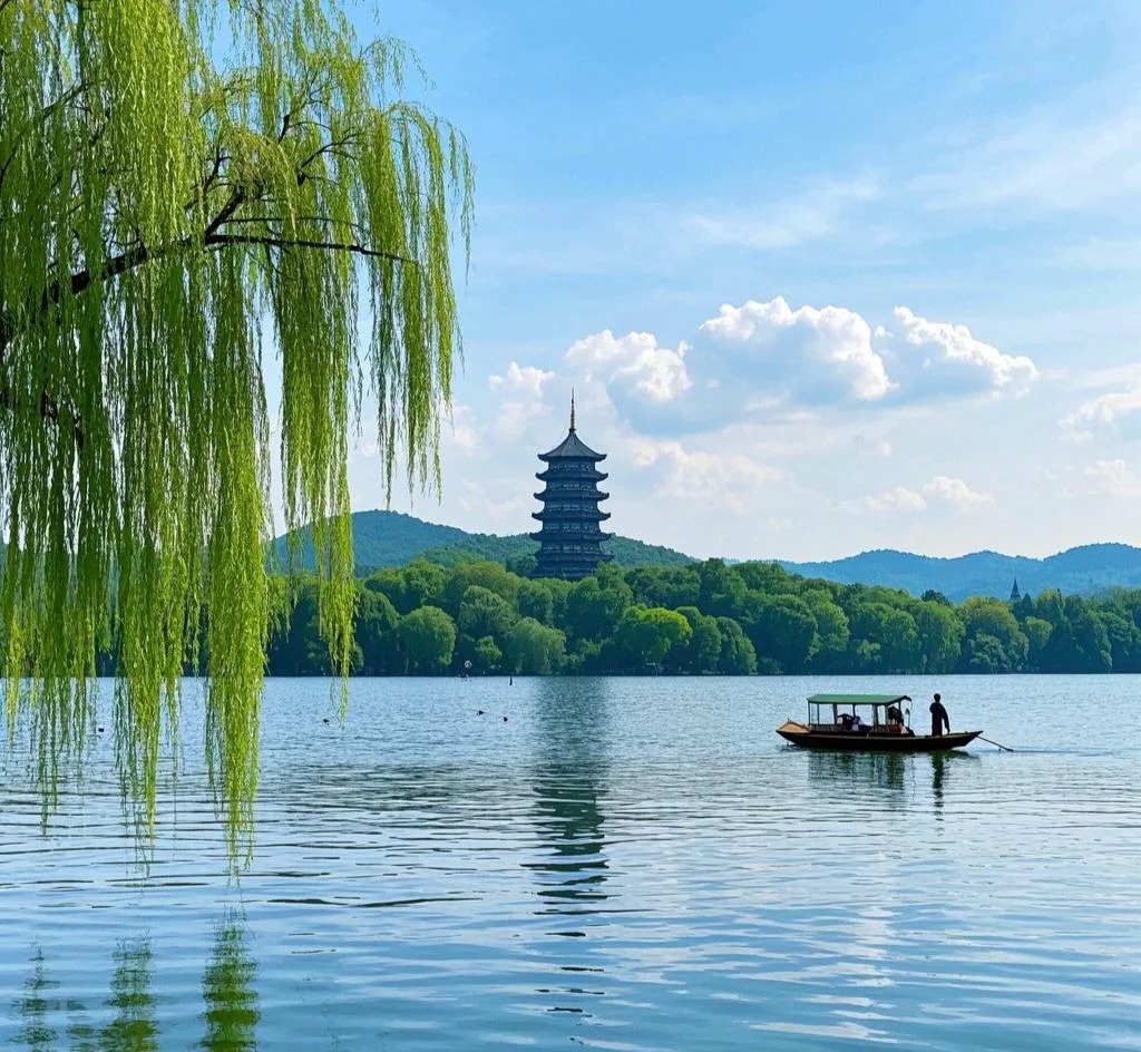 West Lake: การเดินทางแห่งบทกวีตะวันออกสำหรับนักท่องเที่ยวชาวไทย