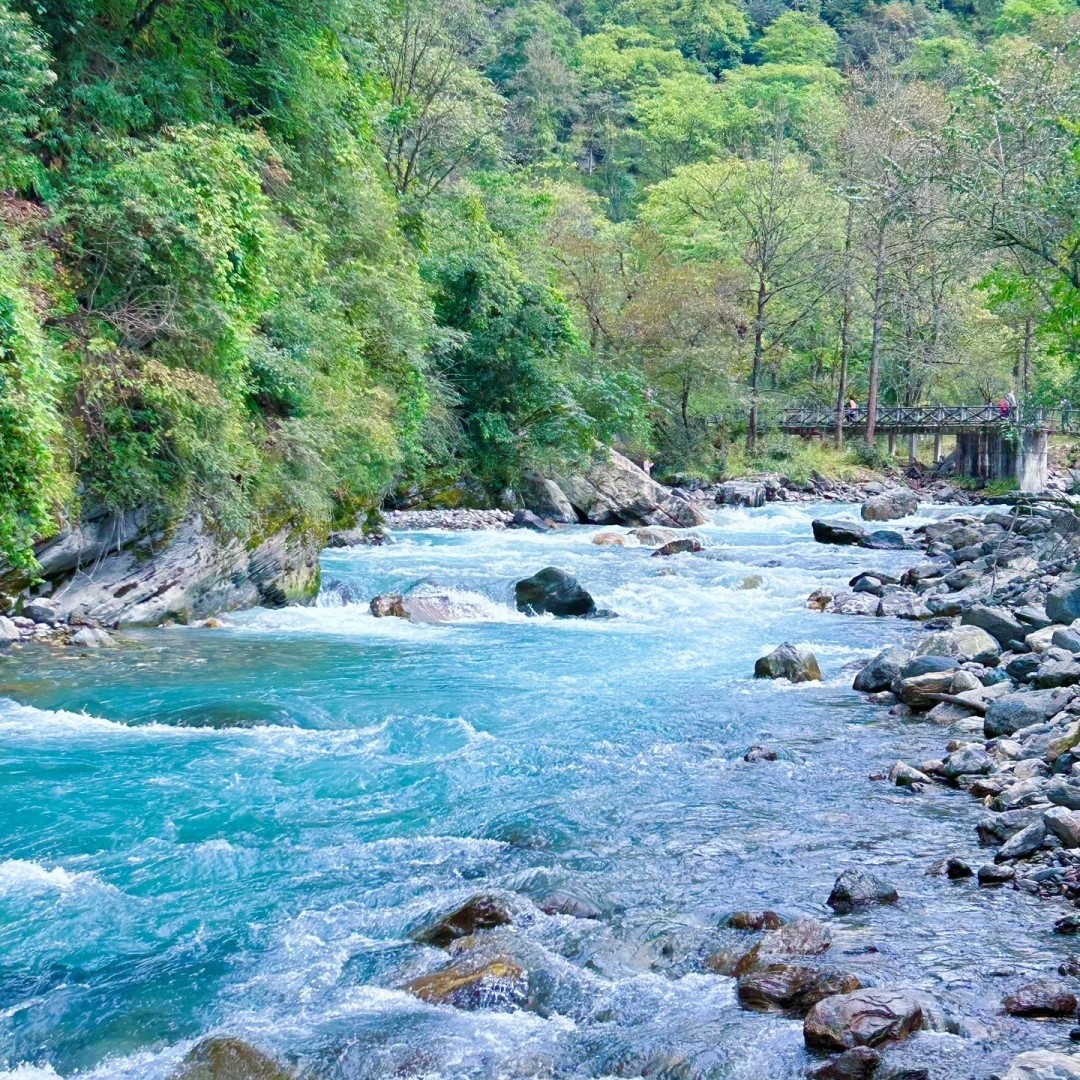 สำรวจ Er Lang Shan Laba He: สถานที่ท่องเที่ยวที่ผสมผสานความงามของธรรมชาติและมนต์เสน่ห์แห่งวัฒนธรรม