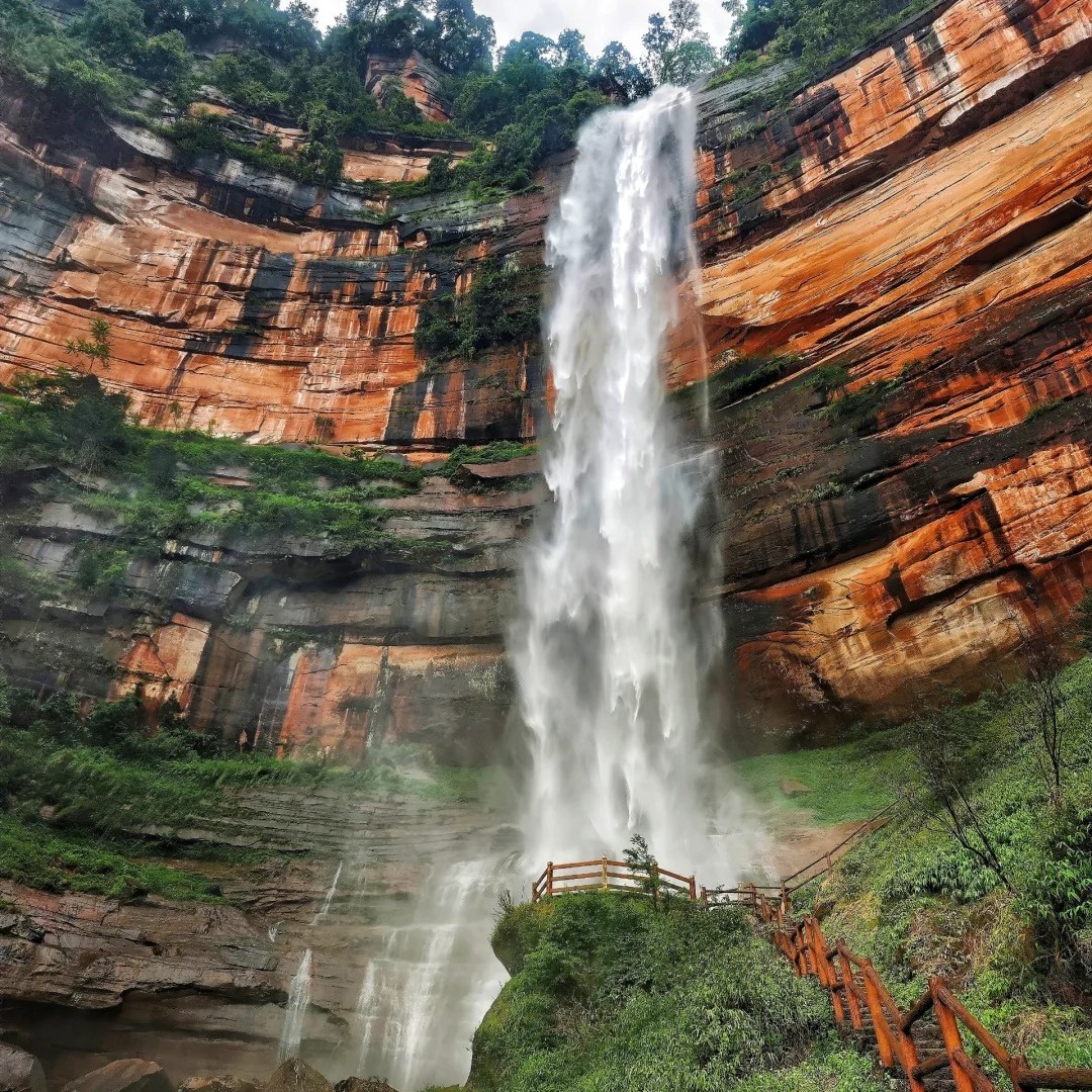 คู่มือท่องเที่ยว 5A ของจีน: สถานที่ท่องเที่ยว การเดินทาง และบริการบริษัทท่องเที่ยว